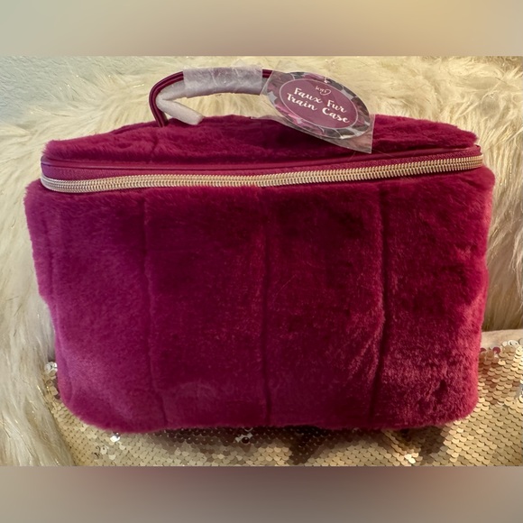 Big Cosmetics/Toiletrie Bags Bundle! All New w/Tags! 💋 - Picture 2 of 12